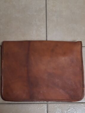 Cuero Bags Handcrafted Goat Hunter Leather Bag -  Size 17 by 13 1/2